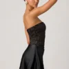 Vestido corto drapeado sin tirantes con adornos Eden en negro Vestido corto drapeado sin tirantes con adornos Eden en negro
