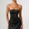 Vestido corto drapeado sin tirantes con adornos Eden en negro Vestido corto drapeado sin tirantes con adornos Eden en negro