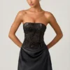Vestido corto drapeado sin tirantes con adornos Eden en negro Vestido corto drapeado sin tirantes con adornos Eden en negro