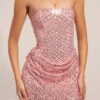 Vestido corto drapeado sin tirantes con adornos Mellie en rosa palo Vestido corto drapeado sin tirantes con adornos Mellie en rosa palo
