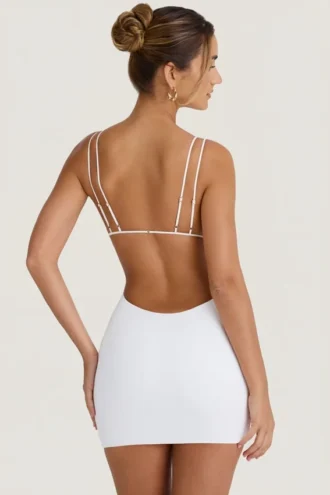 Vestido corto Eartha con aberturas y espalda descubierta en blanco
