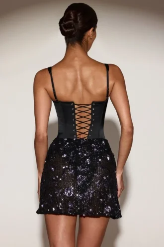 Vestido corto Eira con corsé de satén y falda adornada en negro y morado