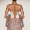 Vestido corto Eira con corsé de satén y falda adornada en oro rosa Vestido corto Eira con corsé de satén y falda adornada en oro rosa