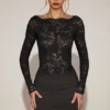 Vestido corto Eirlys de encaje transparente con cuello barco en negro Vestido corto Eirlys de encaje transparente con cuello barco en negro