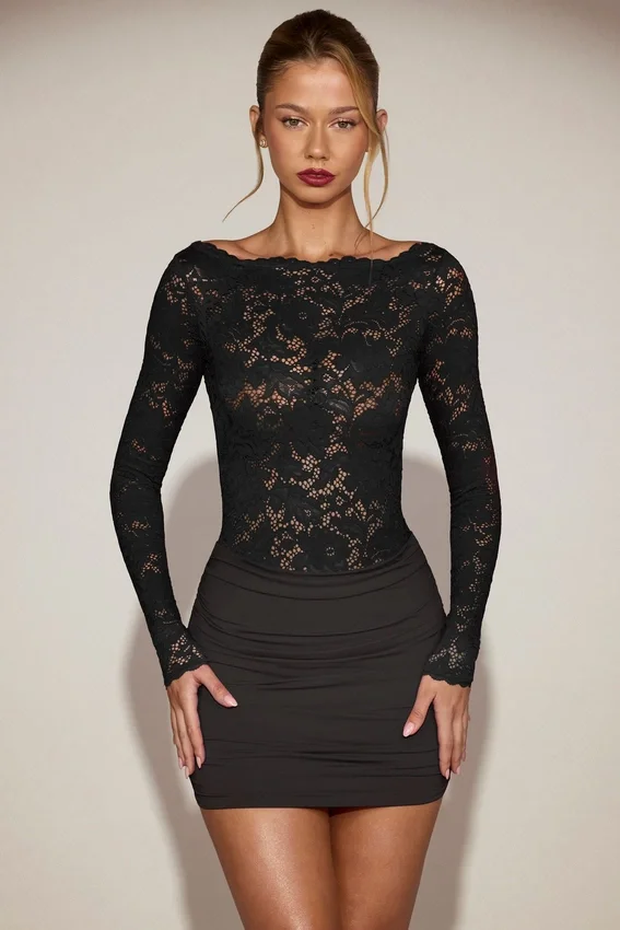 Vestido corto Eirlys de encaje transparente con cuello barco en negro Vestido corto Eirlys de encaje transparente con cuello barco en negro