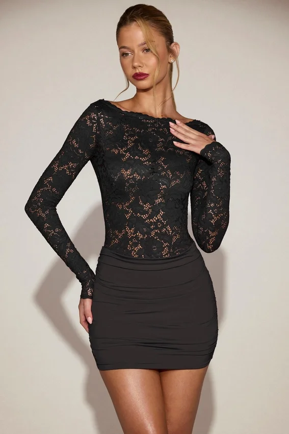 Vestido corto Eirlys de encaje transparente con cuello barco en negro Vestido corto Eirlys de encaje transparente con cuello barco en negro