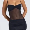 Vestido corto Eislyn con paneles transparentes y fruncidos en negro Vestido corto Eislyn con paneles transparentes y fruncidos en negro