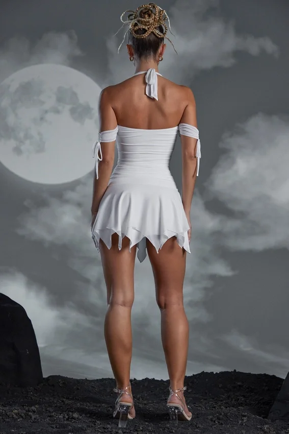 Vestido corto Elvyra con cuello halter y cordones en blanco Vestido corto Elvyra con cuello halter y cordones en blanco