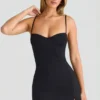 Vestido corto Emmy de modal con escote corazón y corte en A en negro Vestido corto Emmy de modal con escote corazón y corte en A en negro