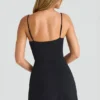 Vestido corto Emmy de modal con escote corazón y corte en A en negro Vestido corto Emmy de modal con escote corazón y corte en A en negro