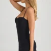 Vestido corto Emmy de modal con escote corazón y corte en A en negro Vestido corto Emmy de modal con escote corazón y corte en A en negro