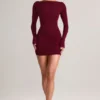 Vestido corto Eska de modal con cuello barco, drapeado y manga larga en color vino Vestido corto Eska de modal con cuello barco, drapeado y manga larga en color vino