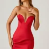 Vestido corto estructurado «Baila» en rojo escarlata Vestido corto estructurado «Baila» en rojo escarlata