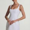 Vestido corto estructurado de corte A con adornos Dominique en blanco Vestido corto estructurado de corte A con adornos Dominique en blanco