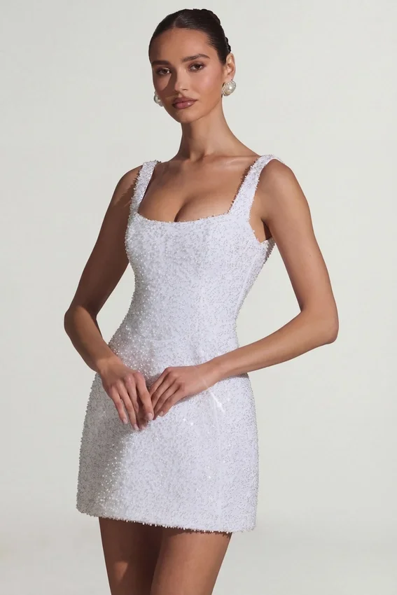 Vestido corto estructurado de corte A con adornos Dominique en blanco Vestido corto estructurado de corte A con adornos Dominique en blanco