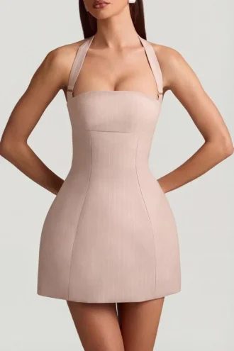 Vestido corto estructurado de corte A con cuello halter y rayas finas Odessa en color champiñón Vestido corto estructurado de corte A con cuello halter y rayas finas Odessa en color champiñón