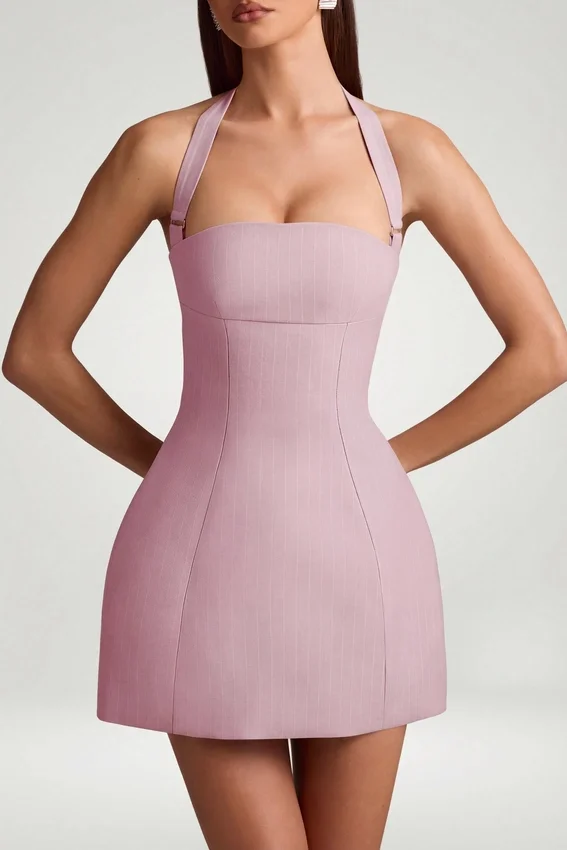 Vestido corto estructurado de corte A con cuello halter y rayas finas Odessa en malva Vestido corto estructurado de corte A con cuello halter y rayas finas Odessa en malva
