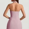 Vestido corto estructurado de corte A con cuello halter y rayas finas Odessa en malva Vestido corto estructurado de corte A con cuello halter y rayas finas Odessa en malva