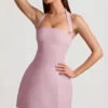 Vestido corto estructurado de corte A con cuello halter y rayas finas Odessa en malva Vestido corto estructurado de corte A con cuello halter y rayas finas Odessa en malva