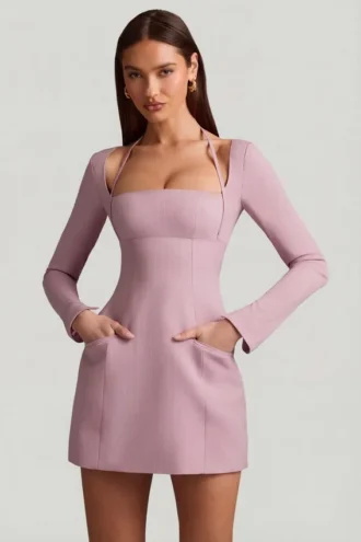 Vestido corto estructurado de corte A con rayas diplomáticas de Ksenia en color malva Vestido corto estructurado de corte A con rayas diplomáticas de Ksenia en color malva