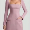 Vestido corto estructurado de corte A con rayas diplomáticas de Ksenia en color malva
