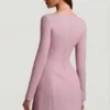 Vestido corto estructurado de corte A con rayas diplomáticas de Ksenia en color malva