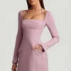 Vestido corto estructurado de corte A con rayas diplomáticas de Ksenia en color malva