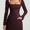 Vestido corto estructurado de corte A Ksenia con rayas diplomáticas en marrón chocolate Vestido corto estructurado de corte A Ksenia con rayas diplomáticas en marrón chocolate