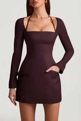 Vestido corto estructurado de corte A Ksenia con rayas diplomáticas en marrón chocolate Vestido corto estructurado de corte A Ksenia con rayas diplomáticas en marrón chocolate