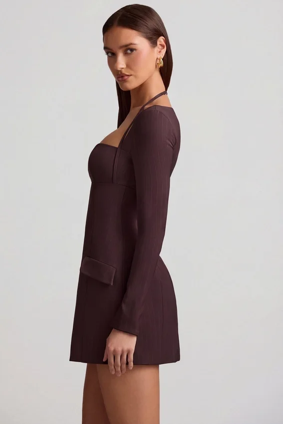 Vestido corto estructurado de corte A Ksenia con rayas diplomáticas en marrón chocolate Vestido corto estructurado de corte A Ksenia con rayas diplomáticas en marrón chocolate