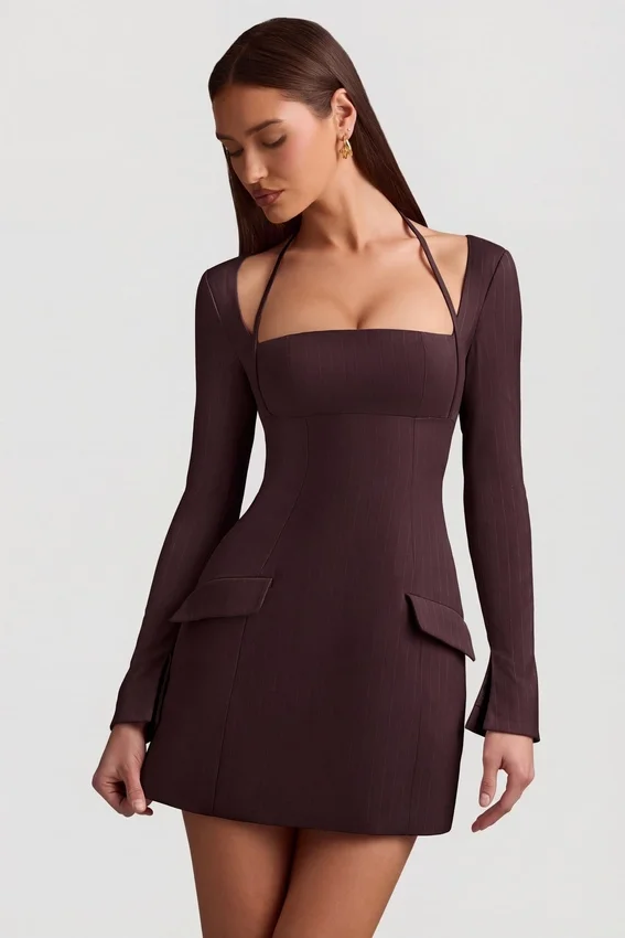 Vestido corto estructurado de corte A Ksenia con rayas diplomáticas en marrón chocolate Vestido corto estructurado de corte A Ksenia con rayas diplomáticas en marrón chocolate