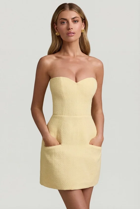Vestido corto estructurado sin tirantes con escote corazón Talina en amarillo pastel Vestido corto estructurado sin tirantes con escote corazón Talina en amarillo pastel
