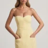 Vestido corto estructurado sin tirantes con escote corazón Talina en amarillo pastel Vestido corto estructurado sin tirantes con escote corazón Talina en amarillo pastel