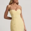 Vestido corto estructurado sin tirantes con escote corazón Talina en amarillo pastel Vestido corto estructurado sin tirantes con escote corazón Talina en amarillo pastel