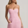 Vestido corto estructurado sin tirantes con escote corazón Talina en rosa suave Vestido corto estructurado sin tirantes con escote corazón Talina en rosa suave