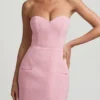 Vestido corto estructurado sin tirantes con escote corazón Talina en rosa suave Vestido corto estructurado sin tirantes con escote corazón Talina en rosa suave