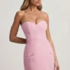 Vestido corto estructurado sin tirantes con escote corazón Talina en rosa suave Vestido corto estructurado sin tirantes con escote corazón Talina en rosa suave
