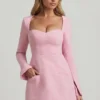 Vestido corto estructurado Tacita con cuello corazón en rosa suave