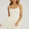 Vestido corto Eugenie con falda de tul y corsé adornado en blanco Vestido corto Eugenie con falda de tul y corsé adornado en blanco