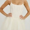 Vestido corto Eugenie con falda de tul y corsé adornado en blanco Vestido corto Eugenie con falda de tul y corsé adornado en blanco