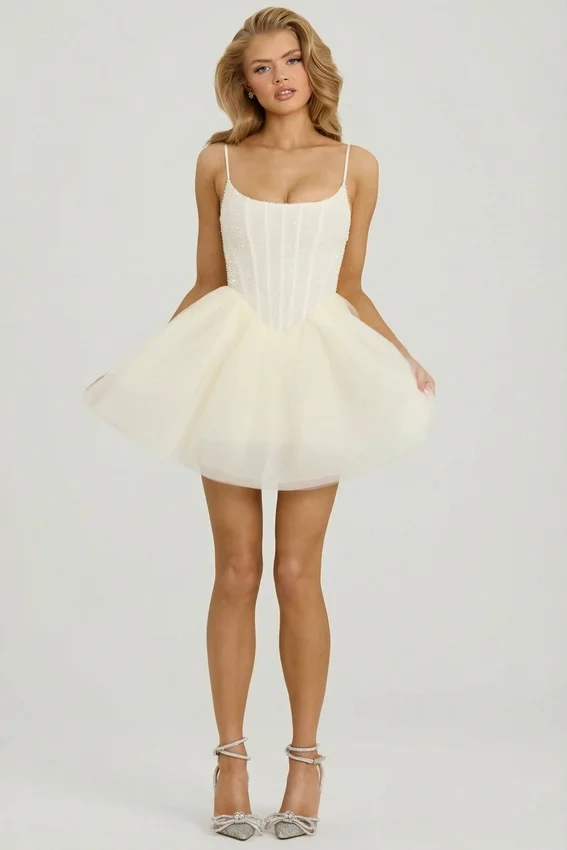 Vestido corto Eugenie con falda de tul y corsé adornado en blanco Vestido corto Eugenie con falda de tul y corsé adornado en blanco