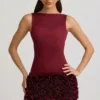 Vestido corto Florrie de satén con apliques florales y espalda abierta en rojo vino Vestido corto Florrie de satén con apliques florales y espalda abierta en rojo vino
