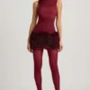 Vestido corto Florrie de satén con apliques florales y espalda abierta en rojo vino Vestido corto Florrie de satén con apliques florales y espalda abierta en rojo vino