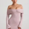 Vestido corto fruncido con hombros descubiertos de mezcla de modal y cachemira de Thais en color topo Vestido corto fruncido con hombros descubiertos de mezcla de modal y cachemira de Thais en color topo