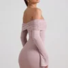 Vestido corto fruncido con hombros descubiertos de mezcla de modal y cachemira de Thais en color topo Vestido corto fruncido con hombros descubiertos de mezcla de modal y cachemira de Thais en color topo
