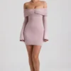 Vestido corto fruncido con hombros descubiertos de mezcla de modal y cachemira de Thais en color topo Vestido corto fruncido con hombros descubiertos de mezcla de modal y cachemira de Thais en color topo