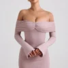 Vestido corto fruncido con hombros descubiertos de mezcla de modal y cachemira de Thais en color topo Vestido corto fruncido con hombros descubiertos de mezcla de modal y cachemira de Thais en color topo