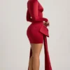 Vestido corto fruncido con lazo Karelyn en rojo intenso Vestido corto fruncido con lazo Karelyn en rojo intenso