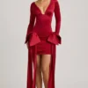 Vestido corto fruncido con lazo Karelyn en rojo intenso Vestido corto fruncido con lazo Karelyn en rojo intenso