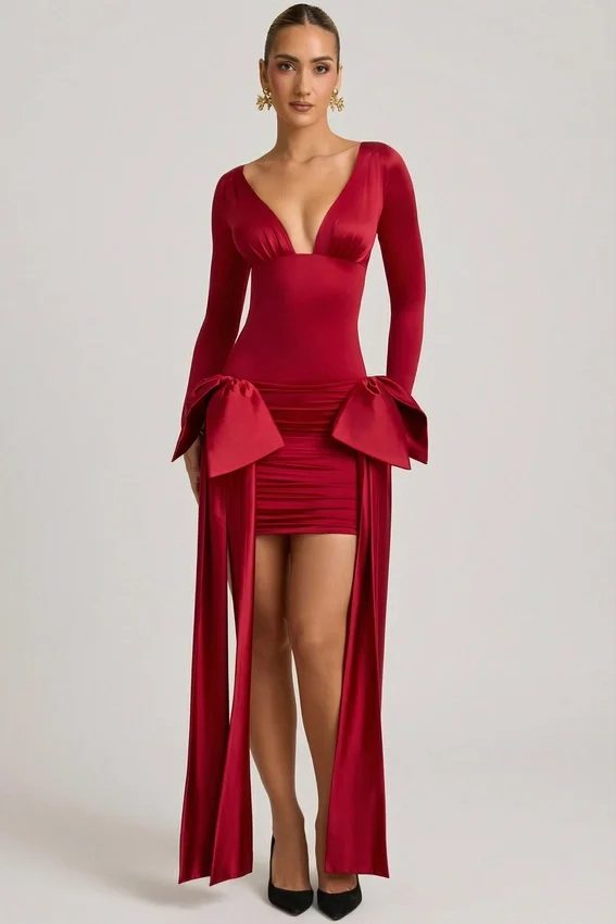 Vestido corto fruncido con lazo Karelyn en rojo intenso Vestido corto fruncido con lazo Karelyn en rojo intenso